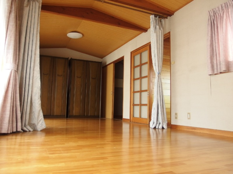 井田町１丁目貸家の洋室