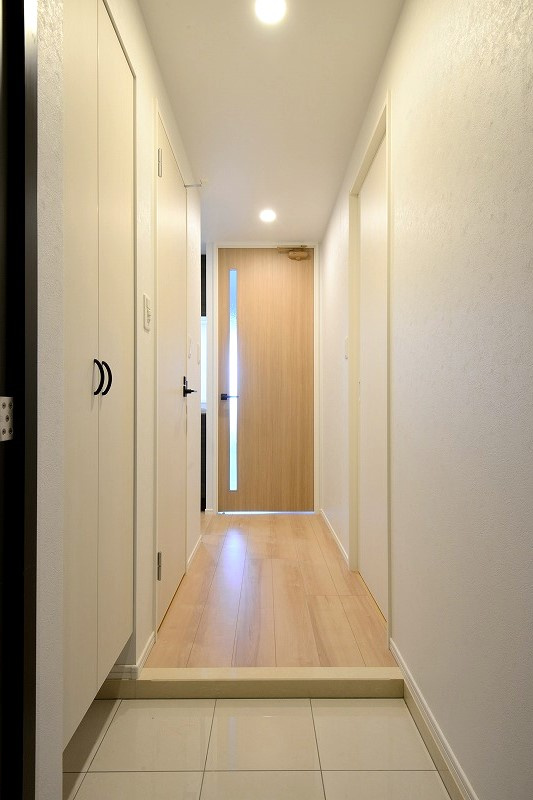 エンクレスト博多駅前ARTの玄関|収納もある玄関です