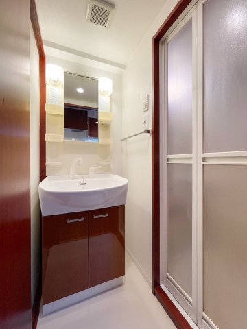 エンクレスト天神WINGの洗面所|ゆったりとスペースのある洗面所