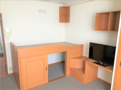 【居間・リビング】 | レオパレスアップルハイツ | 2階カーペット