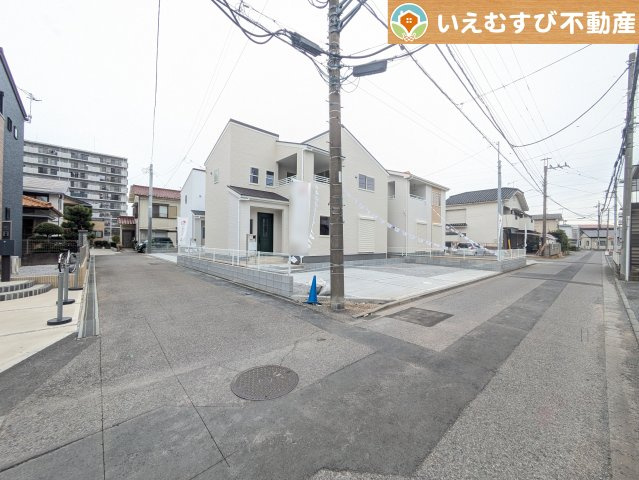 Livele Garden.S　深谷東方第2の前面道路含む現地写真|充分な広さの4ｍ前面道路
間口が広くお車の出し入れも問題なく行えるスペースが確保されています♪