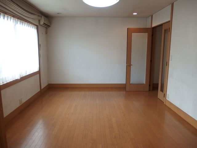 竜美西一戸建の居間・リビング