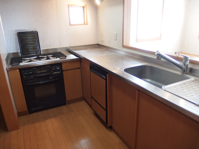 竜美西一戸建のキッチン