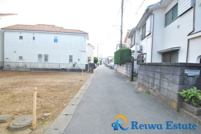 売地　茅ヶ崎市松尾の前面道路含む現地写真