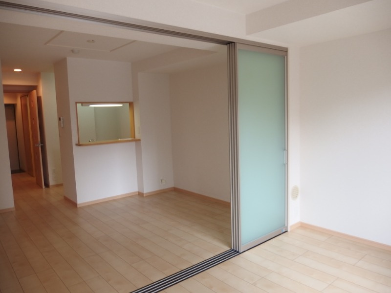 ローズパティオの洋室