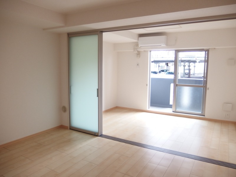 ローズパティオの居間・リビング