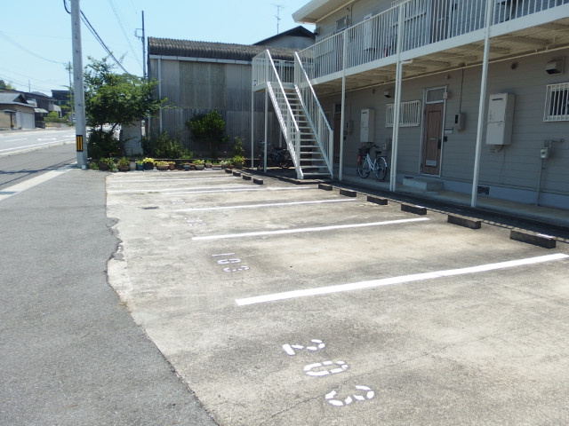 プリムローズ２１の駐車場