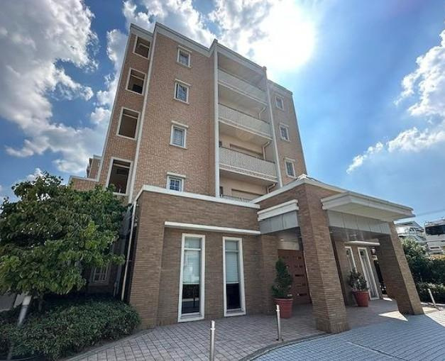 ブランズ萱島の外観|新しい生活にいかがでしょうか？外観はお住まいの顔になります。こだわりたいポイントですね。水回りリフォームやリノベーションも承ってます。
■現地見学・資金計画相談・住宅ローン相談もお問合せ受付中■