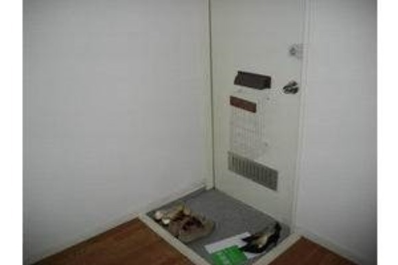 第二本多ハイツの玄関