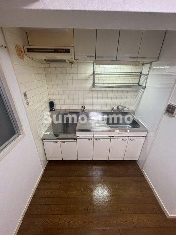 サンビラ大手前のキッチン|コンパクトなキッチンで掃除もラクラク