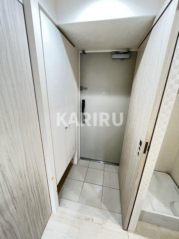 W.O.B.KYOBASHIの玄関