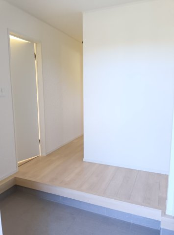 筑西市井上　第1　1号棟の前面道路含む現地写真