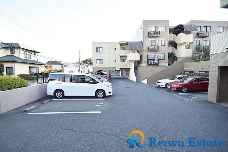 ラミアール藤沢モアクレストの駐車場