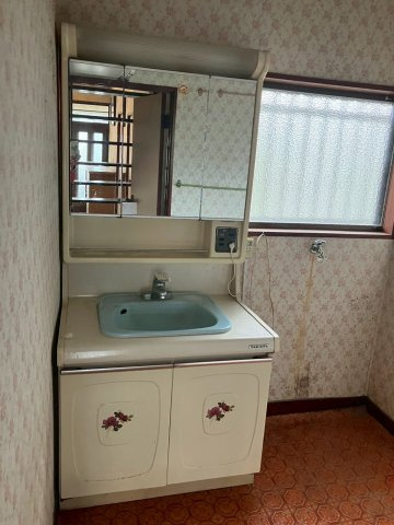 川内町2丁目たかのす団地内戸建の独立洗面台