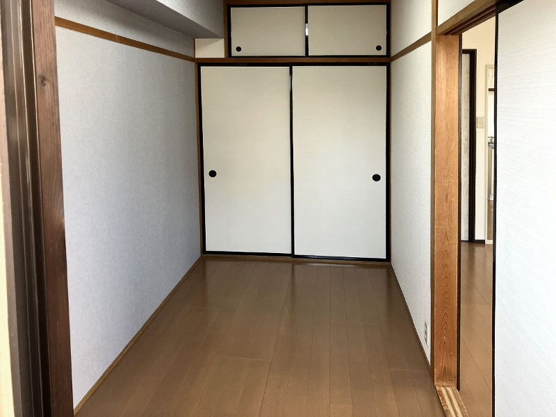 サンライズ康生の洋室