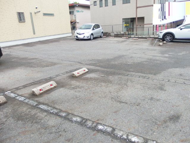 エスポワール井田の駐車場