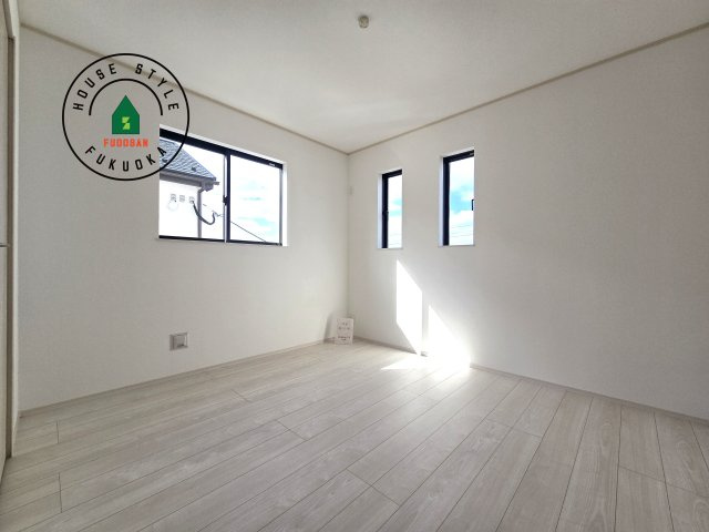 福岡市東区美和台5丁目第1-2棟(A号棟)の内観：施工例|柔らかい陽光が差し込む明るいお部屋を演出する設計。彩光の取れる窓が気持ちの良いお部屋を創り上げます。