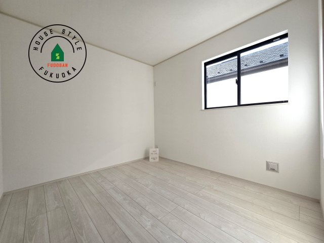 福岡市東区美和台5丁目第1-2棟(A号棟)の内観：施工例|穏やかな光が差し込む室内には、穏やかな時間が流れます。