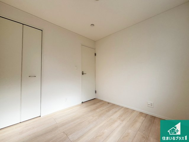 高槻市竹の内町　第4期　新築一戸建ての洋室|シンプルな洋室は、自分好みのインテリアが楽しめます♪ご家族とインテリアや家具を選びに行くのは新築購入時の醍醐味の一つです。ぜひお楽しみください♪