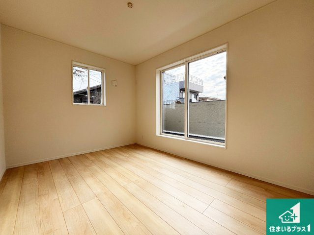 高槻市竹の内町　第4期　新築一戸建ての洋室|シンプルな洋室は、自分好みのインテリアが楽しめます♪ご家族とインテリアや家具を選びに行くのは新築購入時の醍醐味の一つです。ぜひお楽しみください♪