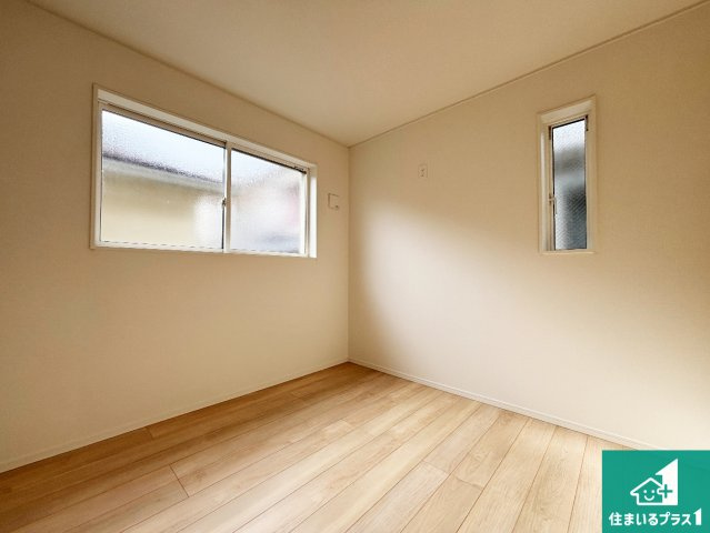 高槻市竹の内町　第4期　新築一戸建ての洋室|シンプルな洋室は、自分好みのインテリアが楽しめます♪ご家族とインテリアや家具を選びに行くのは新築購入時の醍醐味の一つです。ぜひお楽しみください♪