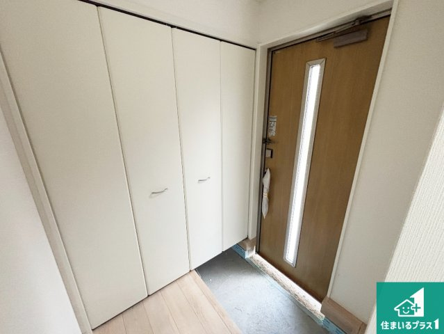 高槻市竹の内町　第4期　新築一戸建ての玄関|シューズボックスにはたくさんの靴が収納できるので玄関周りはいつもスッキリ！ご家族が増えても安心！