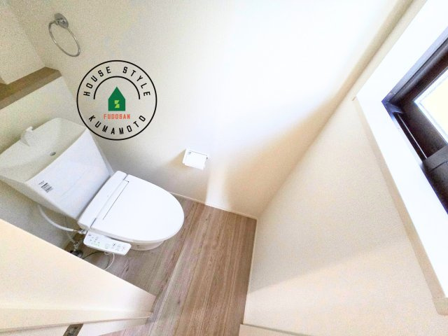 上益城郡嘉島町大字上仲間第1-2棟(2号棟)の内観：施工例|温水洗浄便座を完備しております。2ヶ所にトイレがあるのは朝の慌ただしい時間も安心です。