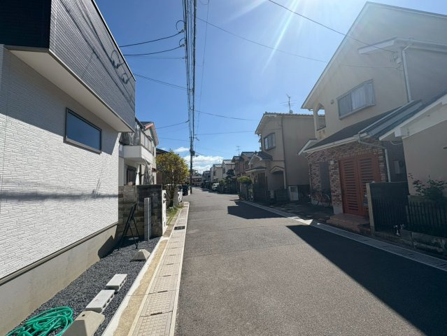 宇治市小倉町南浦71-66の前面道路含む現地写真