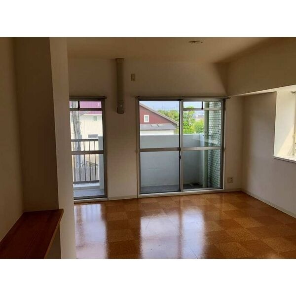 グラート岡崎の居間・リビング