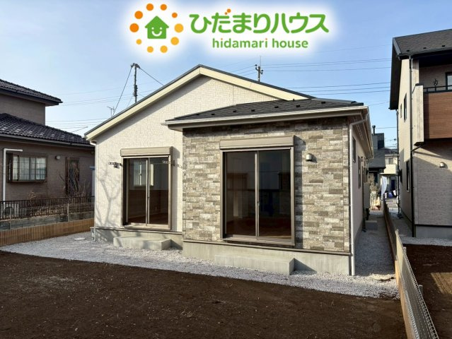 行田市富士見町2丁目　2期　新築一戸建て　ブルーミングガーデン　01の外観|ひと続きのフロアで、いつでも家族を感じていられる平屋住宅☆
重厚感のある石目調のサイディングを採用した外観デザインです！