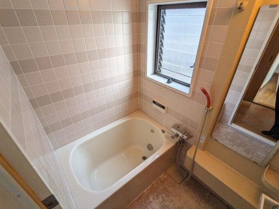 川島東代町の浴室