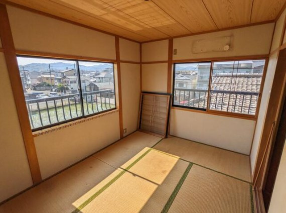 川島東代町の和室