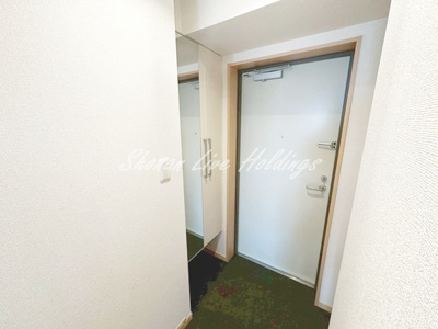 【玄関】 | グランアルブル | しっかりとした重厚な玄関ドア♪