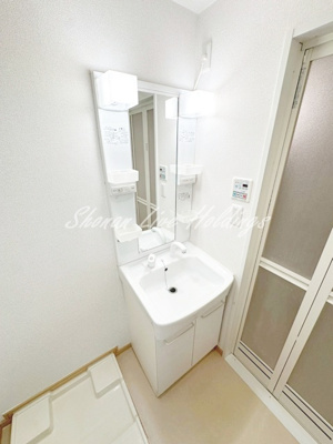 【洗面所】 | グランアルブル | 室内洗濯機置き場・独立洗面台♪