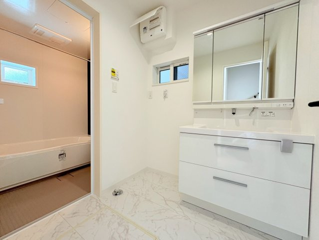 泉涌寺東林町2号地の独立洗面台