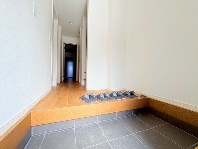 泉涌寺東林町2号地の玄関