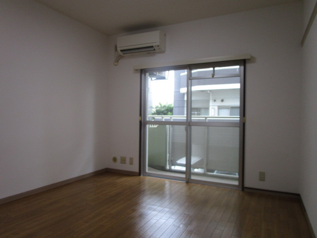 メゾンエトワルの居間・リビング