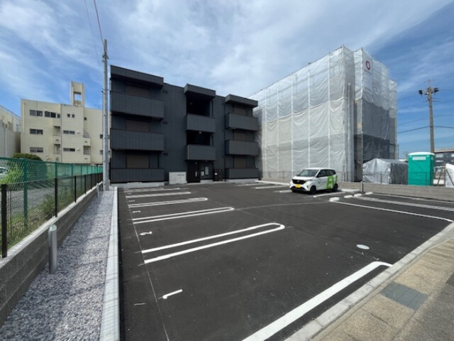 Ｄ－ａｖａｎｃｅ上六名の駐車場