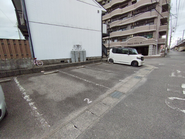 グランパス八帖Ａ・Bの駐車場