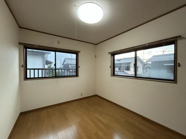 西条市大町326-14　中古住宅の洋室