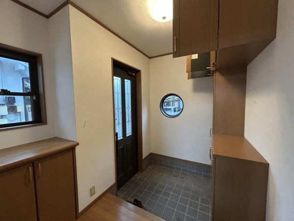 西条市大町326-14　中古住宅の玄関