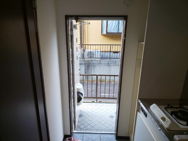 ハートヒルズ西大友の玄関