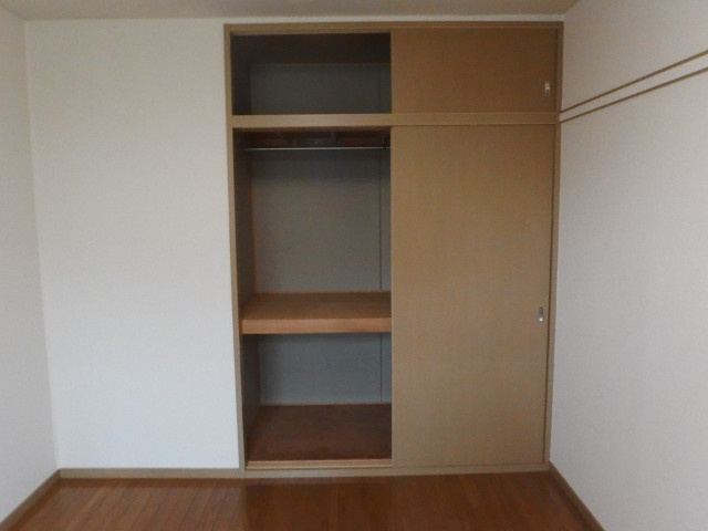 グランパス日名の収納