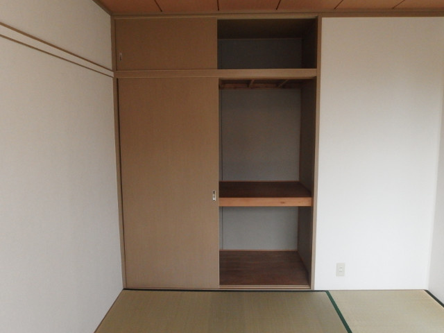 グランパス日名の収納