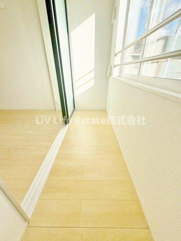 小平市学園東町３丁目のアパートのバルコニー