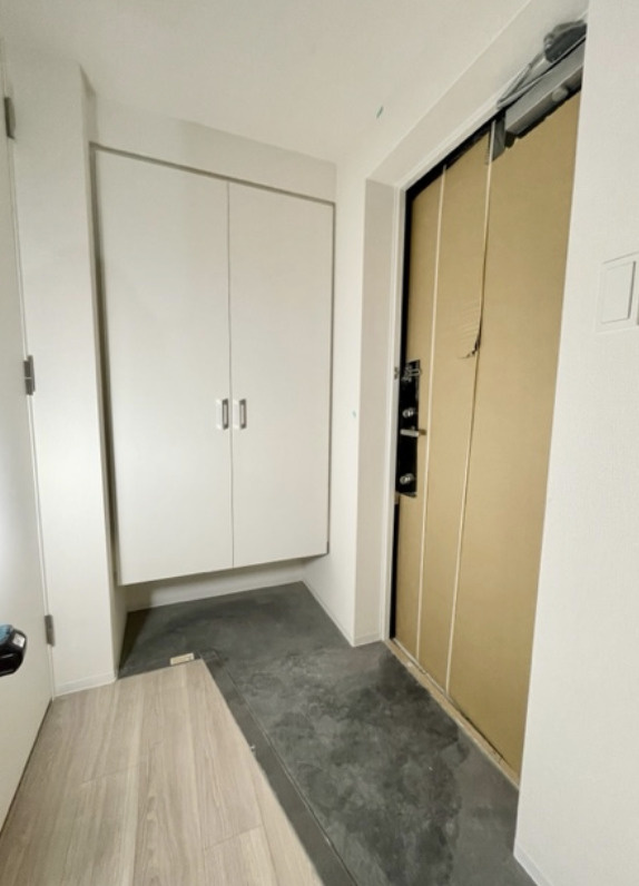 アプリーレ松屋町の玄関