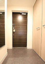 プレサンス北浜レガーロの玄関