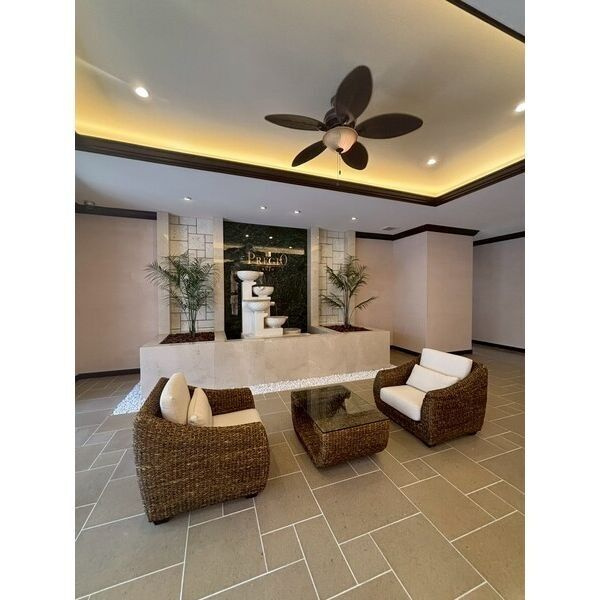 プレジオ九条のロビー