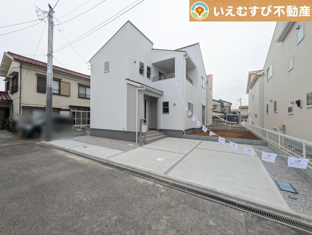 Livele Garden.S　深谷東方第2の駐車場|3台駐車可能なゆとりのカースペース
複数台車をお持ちでも、お友達が遊びに来てもゆとりの駐車スペース！