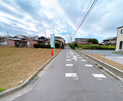 【前面道路含む現地写真】 | 【東方第28期　現地外観】
※令和7年10月時点